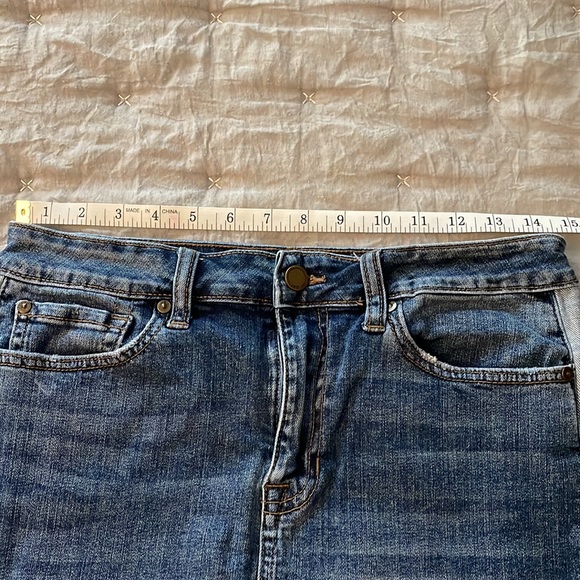 Denim mini skirt - Picture 2 of 3